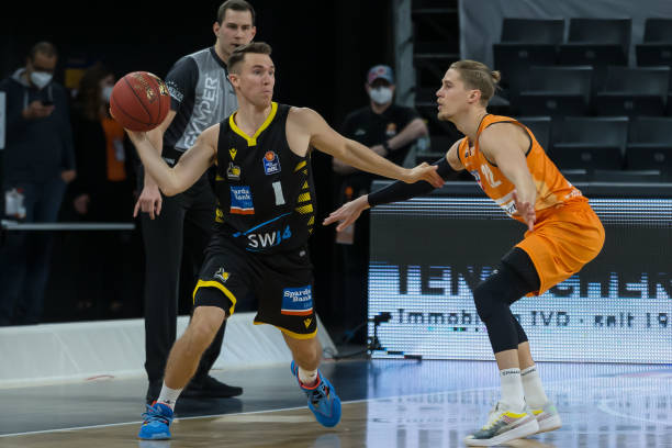 内突然起脚 内突然起脚